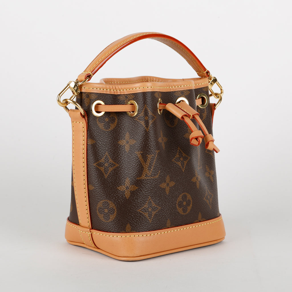 Nano Noe, Monogram