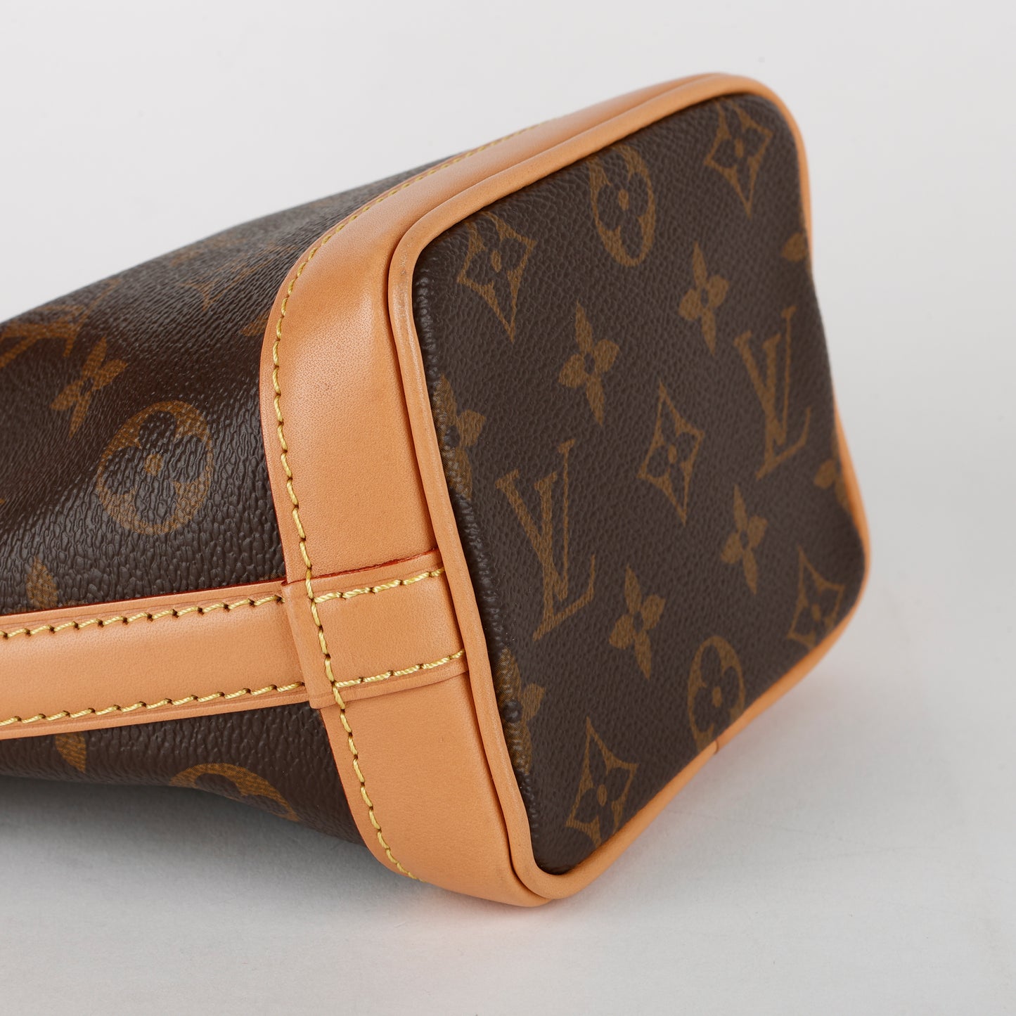 Nano Noe, Monogram