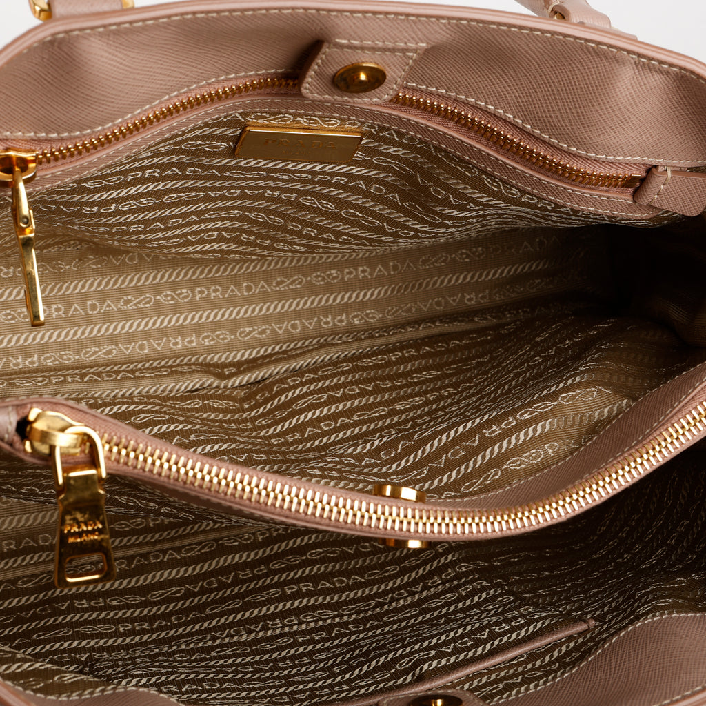 Medium Galleria, Beige Saffiano