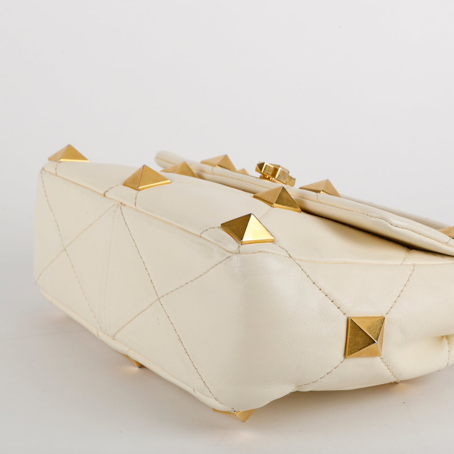 Large Roman Rockstud, Cream
