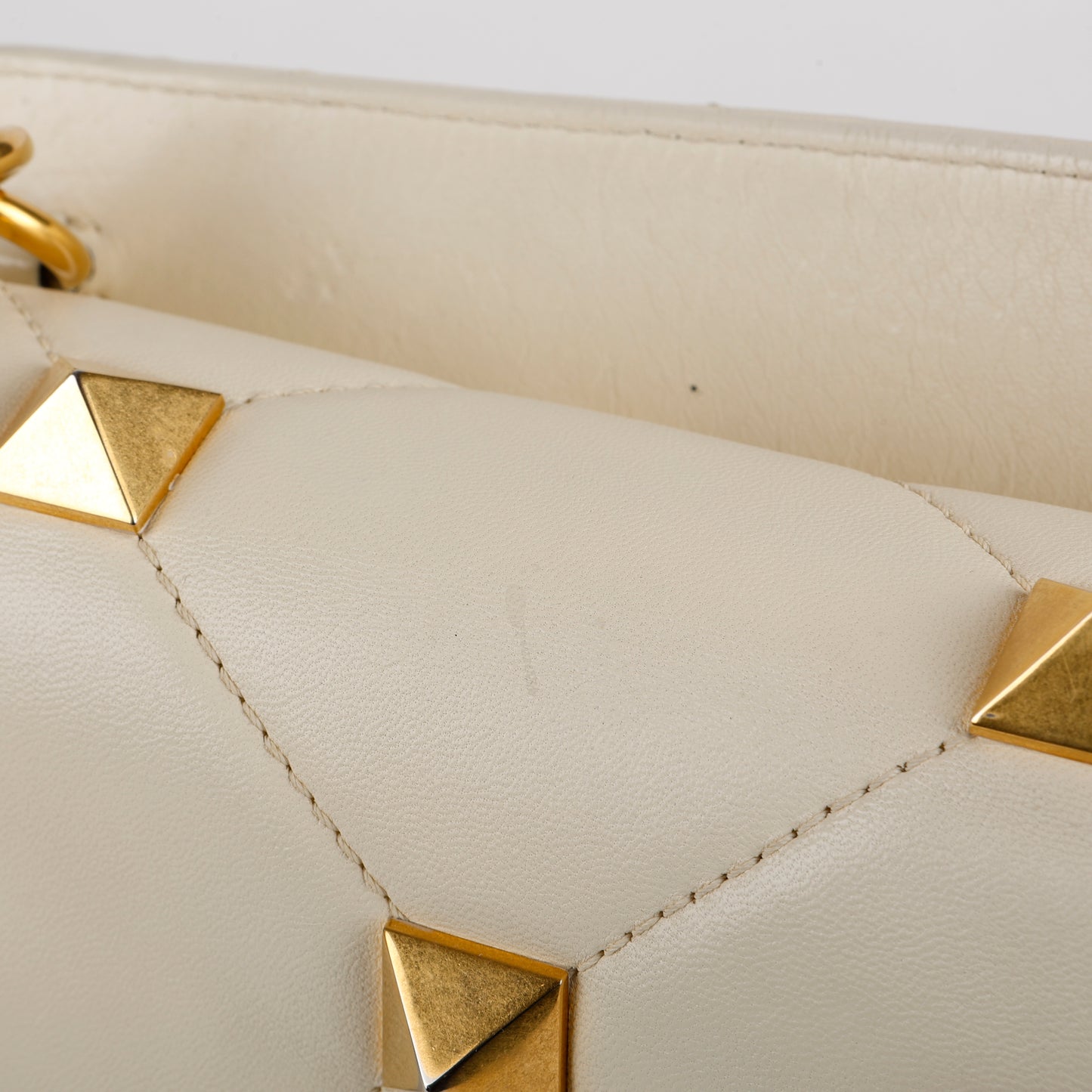 Large Roman Rockstud, Cream