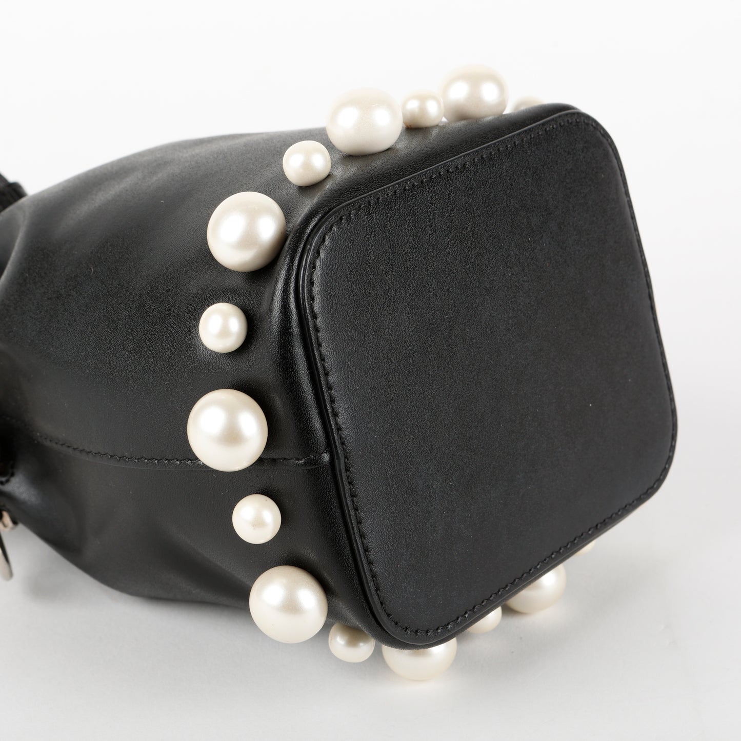 Mini Pearl Min Tresor Bucket, Black