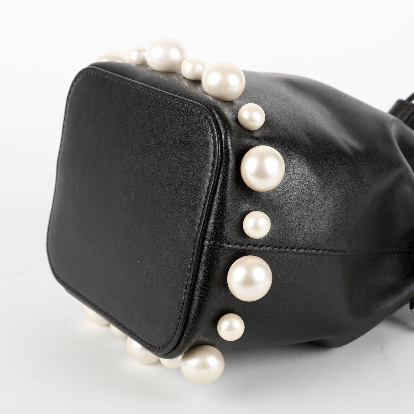 Mini Pearl Min Tresor Bucket, Black