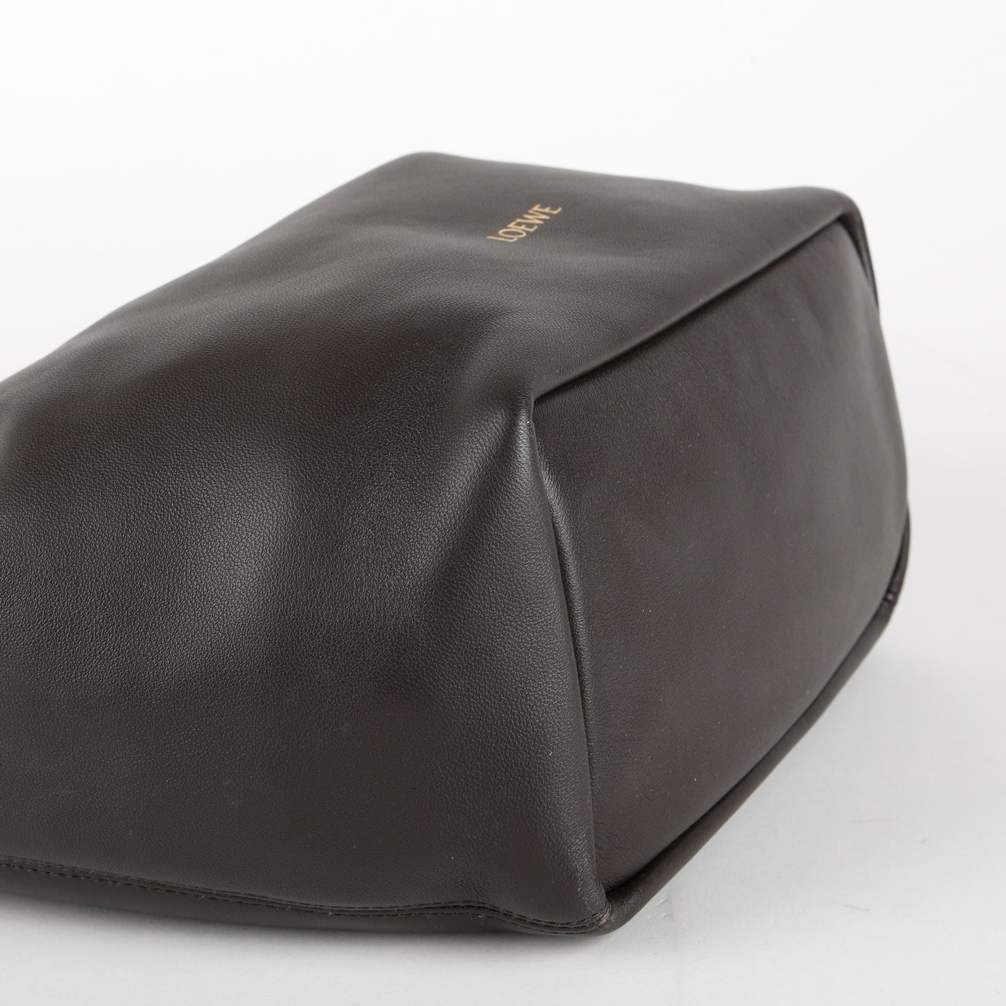 Small Squeeze Bag in Chocolate