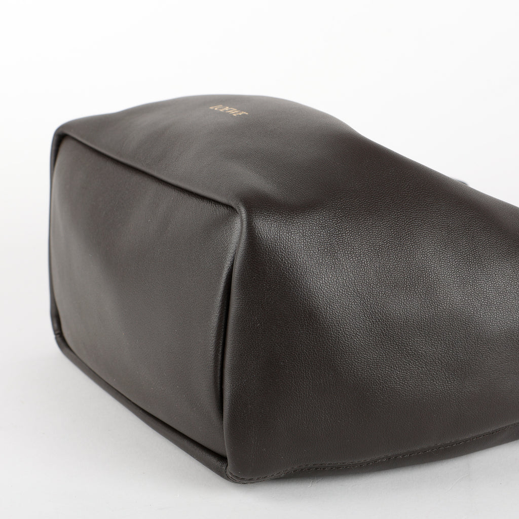 Small Squeeze Bag in Chocolate