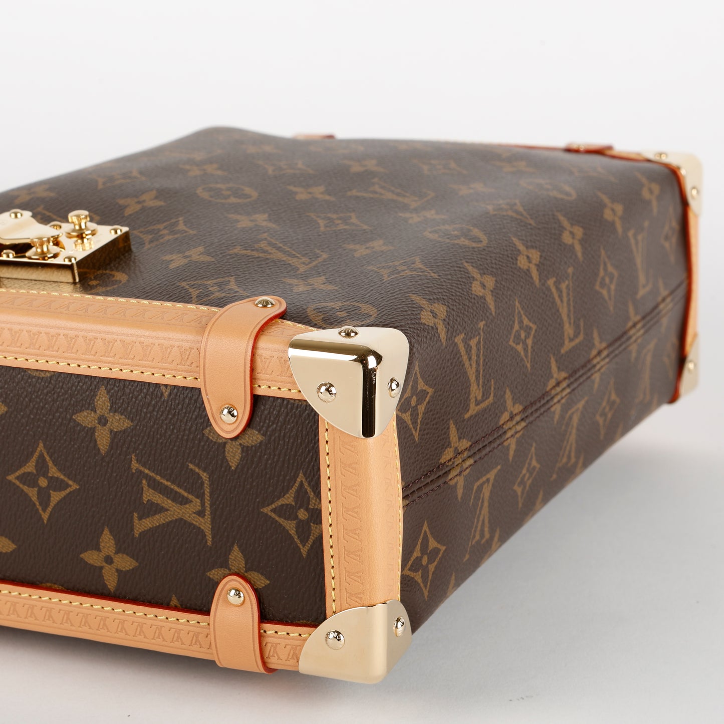 Side Trunk GM, Monogram