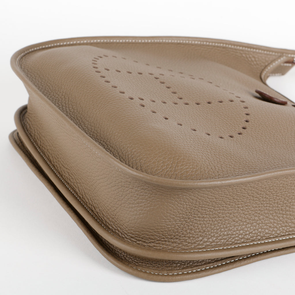 Evelyne III PM, Etoupe Clemence Palladium Hardware