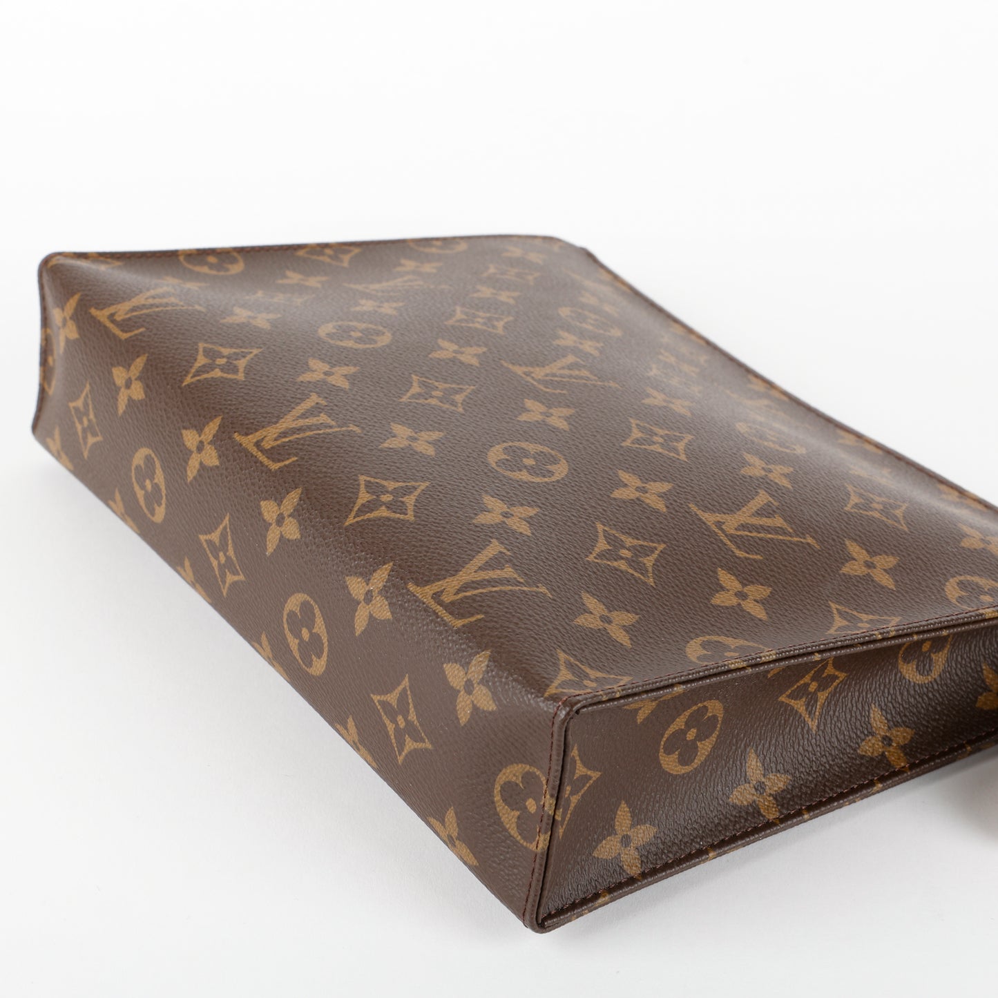 Toiletry 26, Monogram