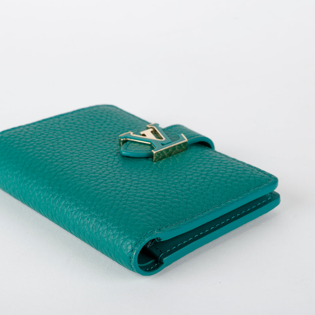 Vertical Capucines Wallet, Green