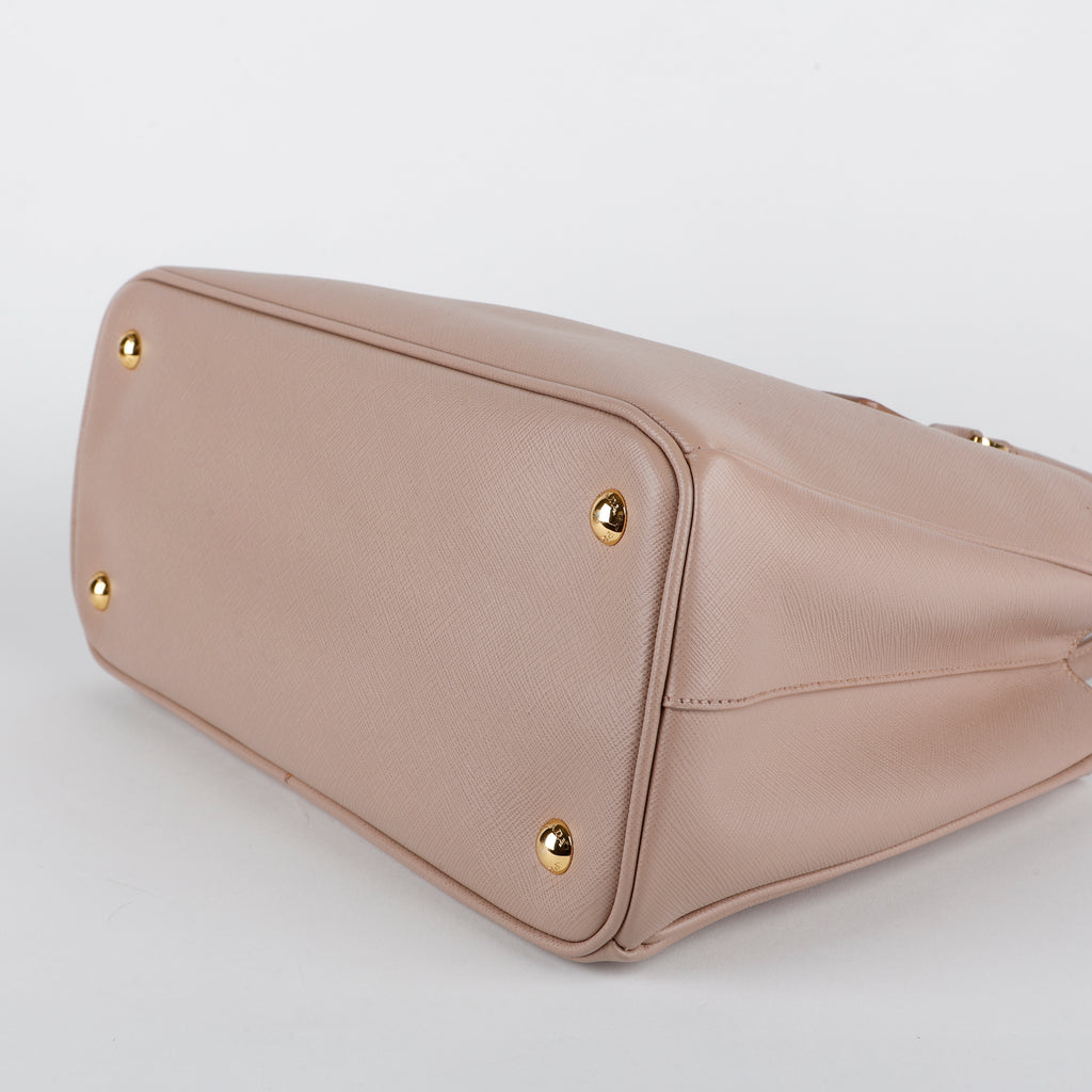 Medium Galleria Double Zip Tote, Beige Saffiano