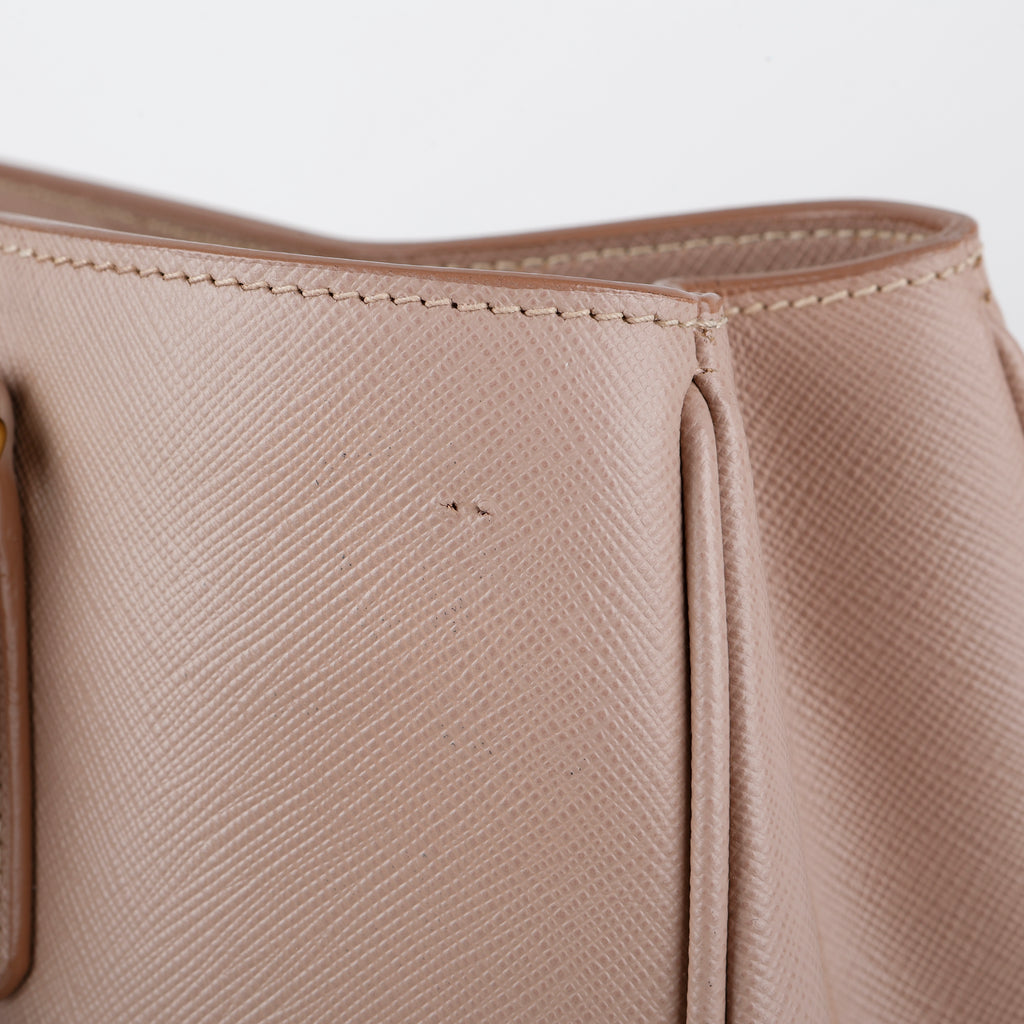 Medium Galleria Double Zip Tote, Beige Saffiano