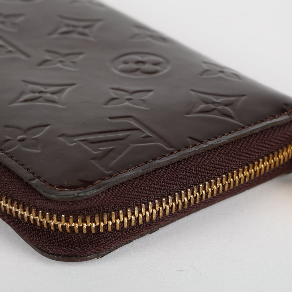 Zippy Wallet, Amarante Vernis