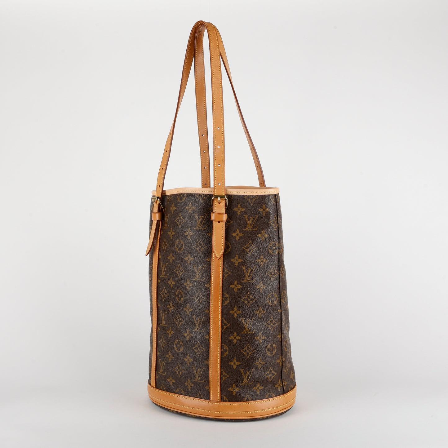 Bucket GM, Monogram