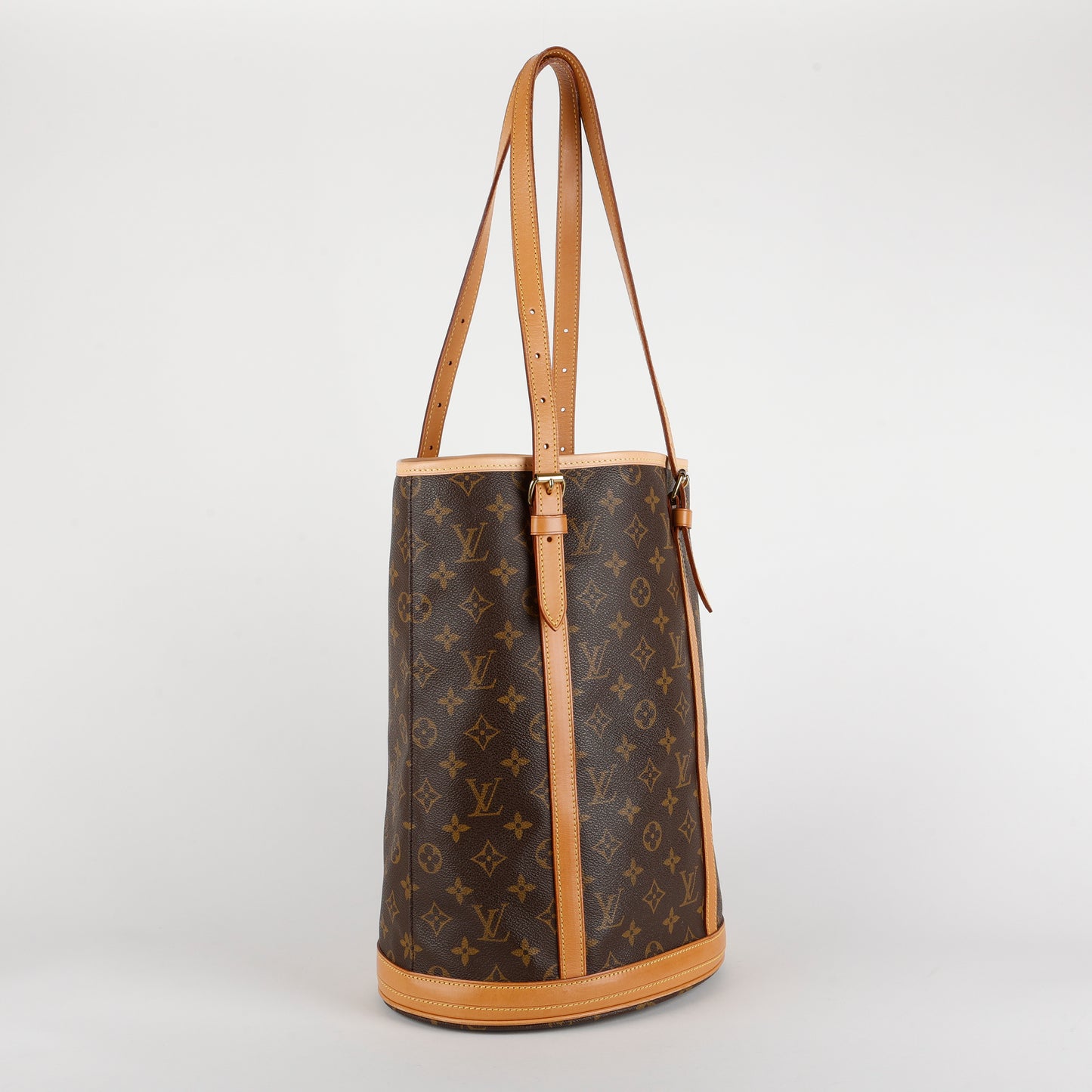 Bucket GM, Monogram