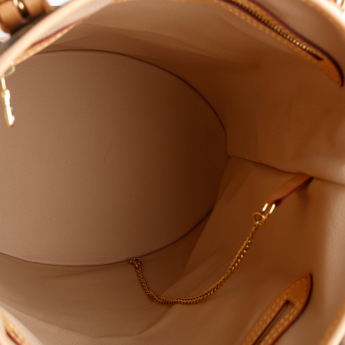 Bucket GM, Monogram