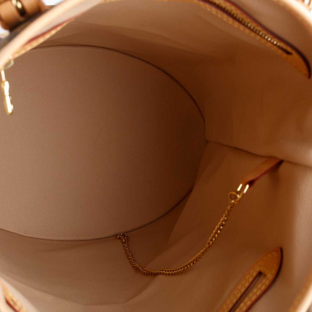 Bucket GM, Monogram