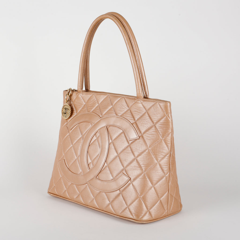 Medallion Tote Quilted Lambskin, Gold