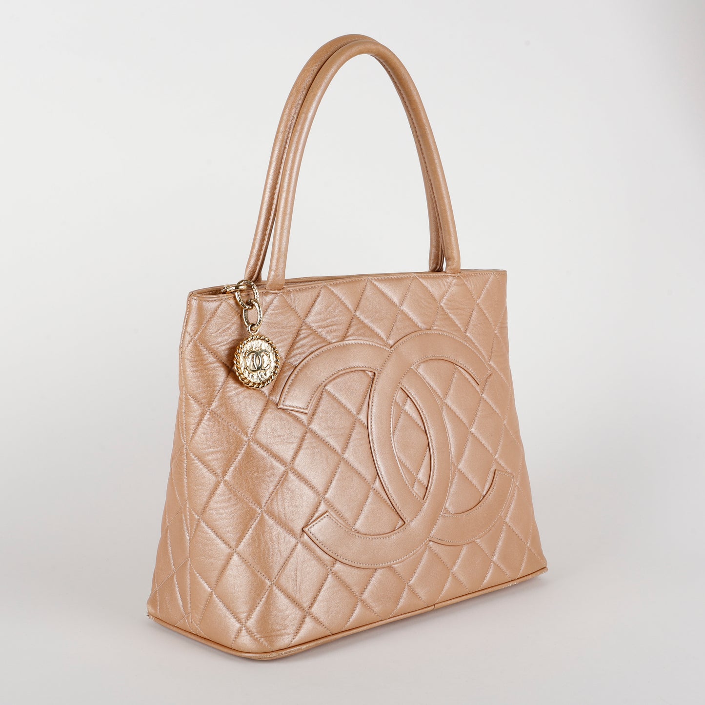 Medallion Tote Quilted Lambskin, Gold