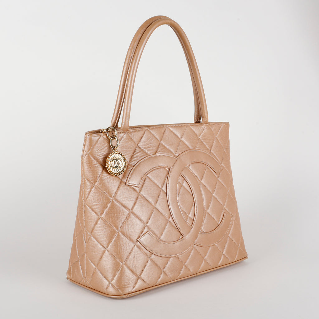 Medallion Tote Quilted Lambskin, Gold