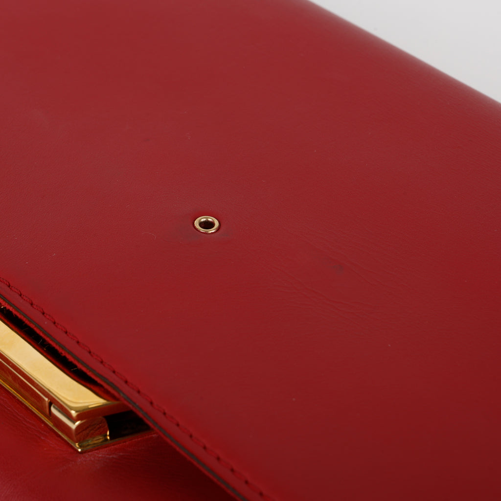 Louise GM, Red