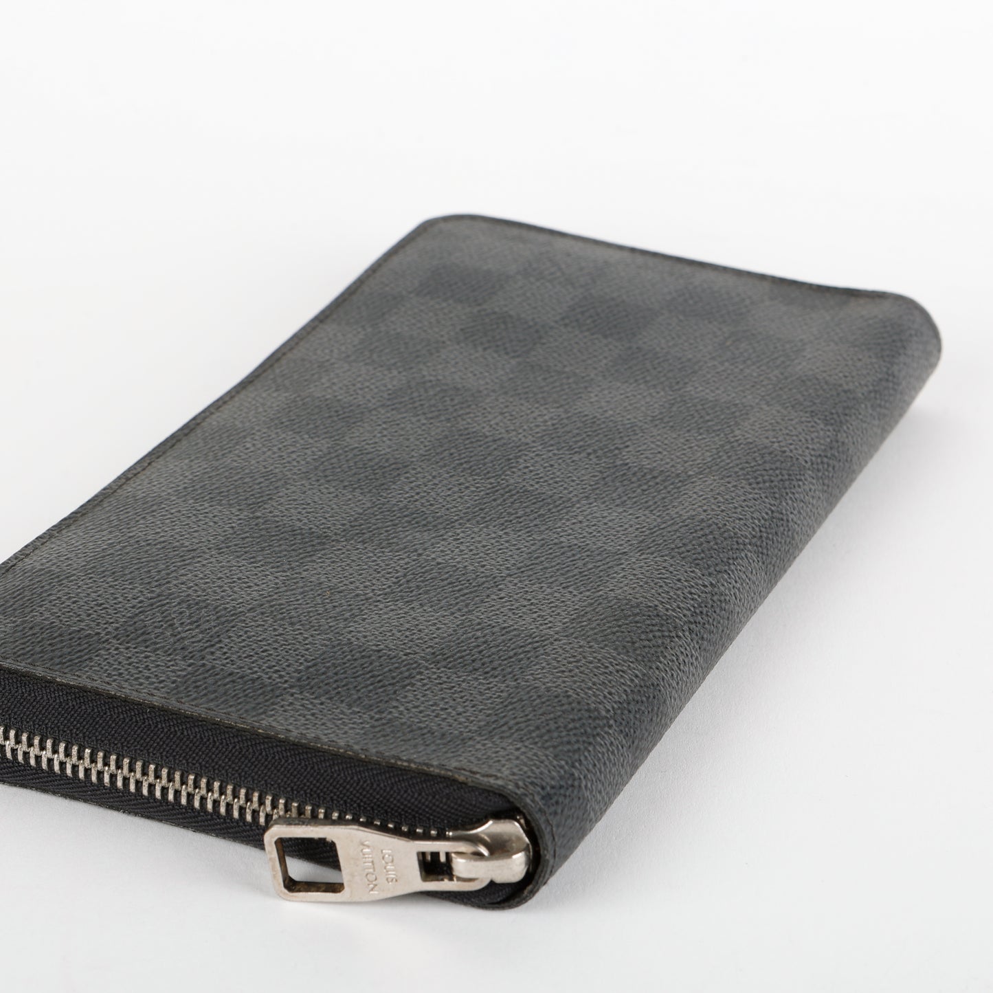 Zippy Travel Wallet, Damier Graphite  (C.Y)