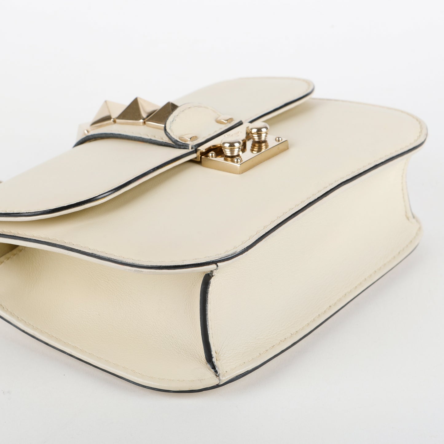 Small Glam Lock Rockstud Flap, Cream