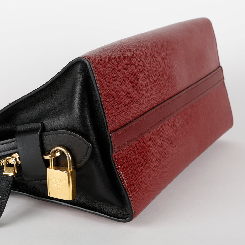 Esplande, Black/Red (missing strap)