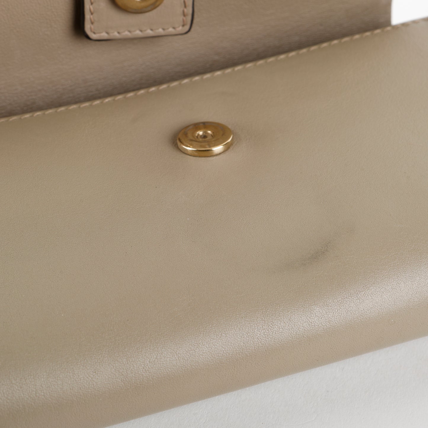 Faye Wallet on Chain, Motty Grey