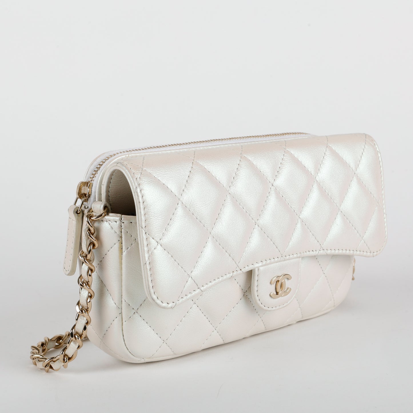 Multi Compartment Wallet on Chain, Silver Iridescent