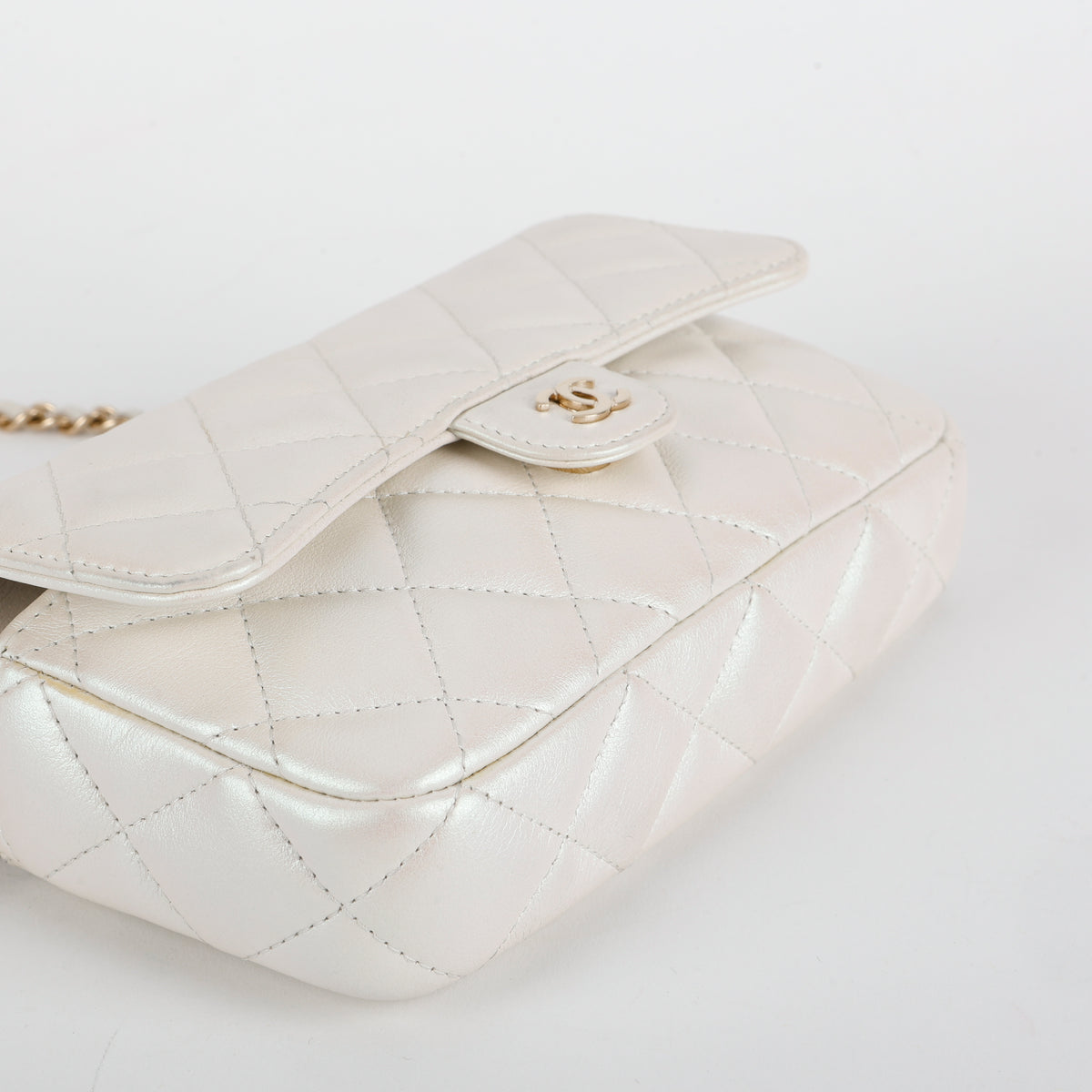 Multi Compartment Wallet on Chain, Silver Iridescent