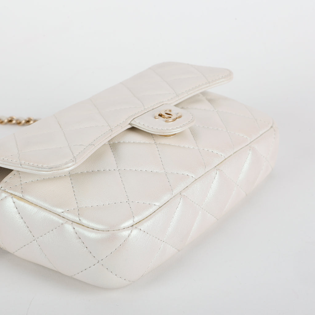 Multi Compartment Wallet on Chain, Silver Iridescent