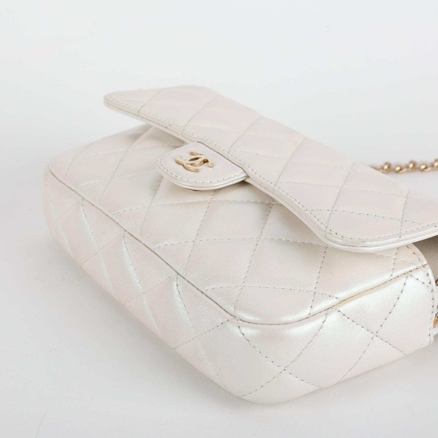 Multi Compartment Wallet on Chain, Silver Iridescent