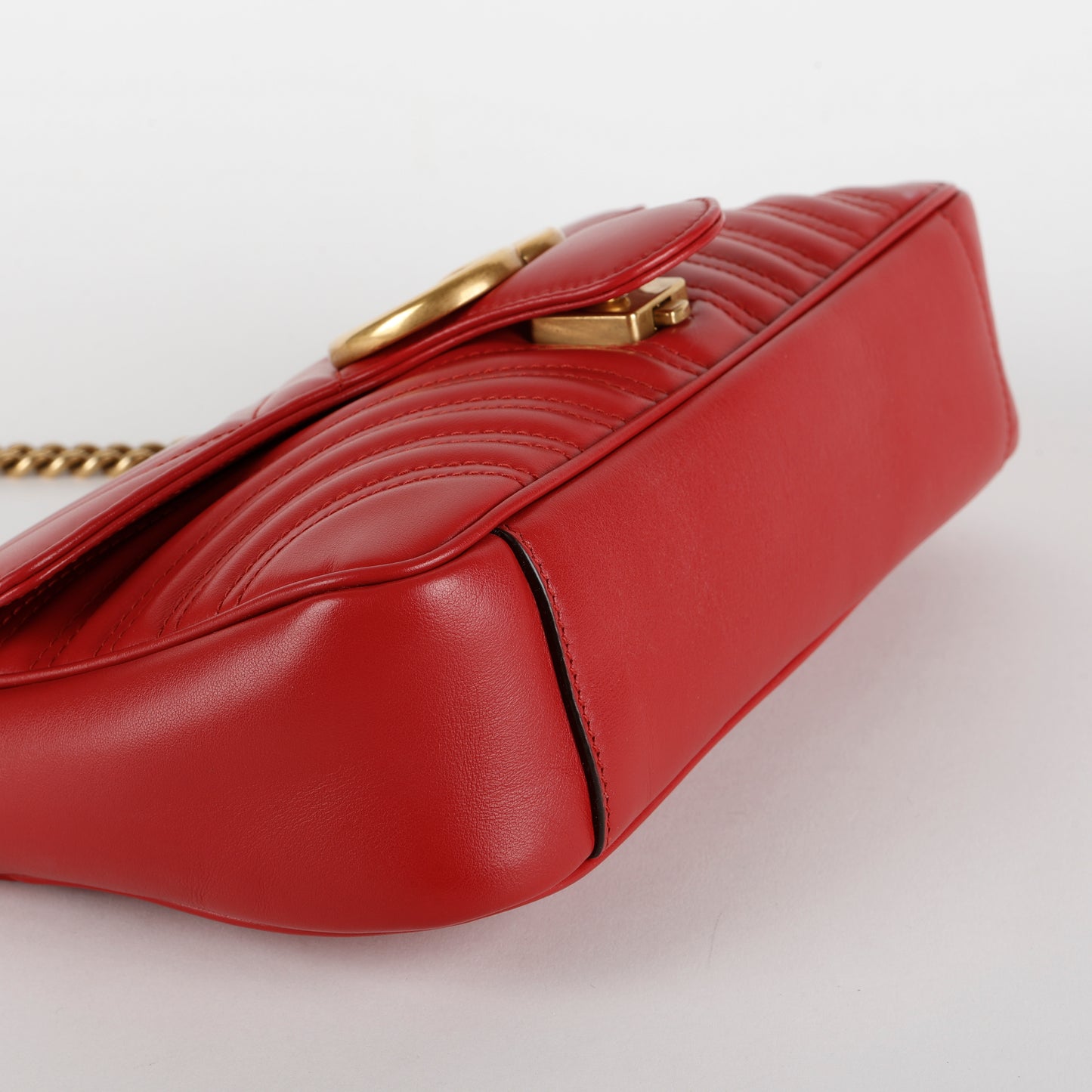 Medium GG Marmont Flap Bag, Red
