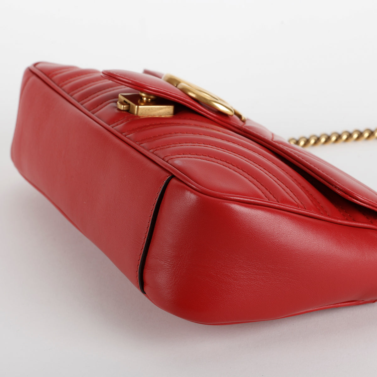 Medium GG Marmont Flap Bag, Red