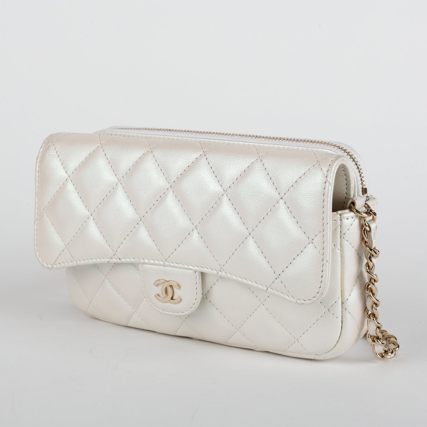 Multi Compartment Wallet on Chain, Silver Iridescent
