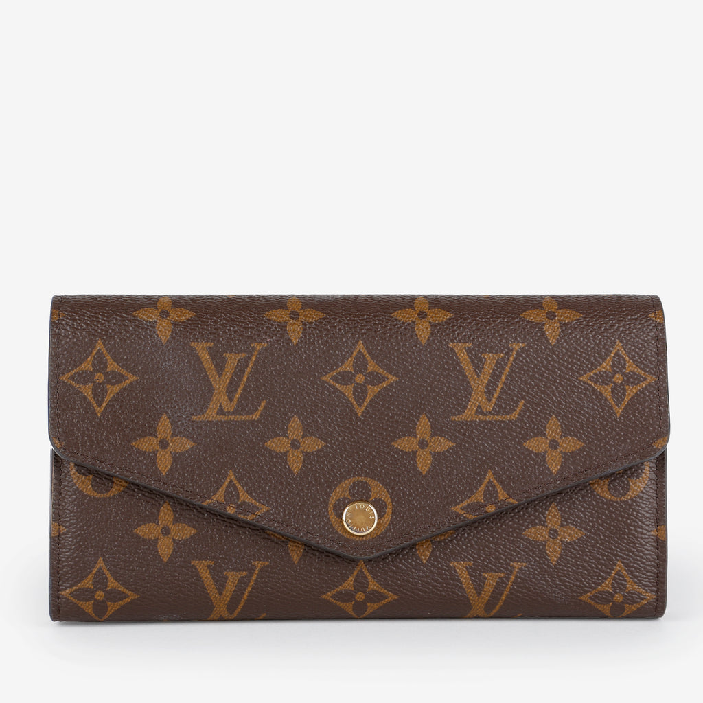Sarah Wallet, Monogram
