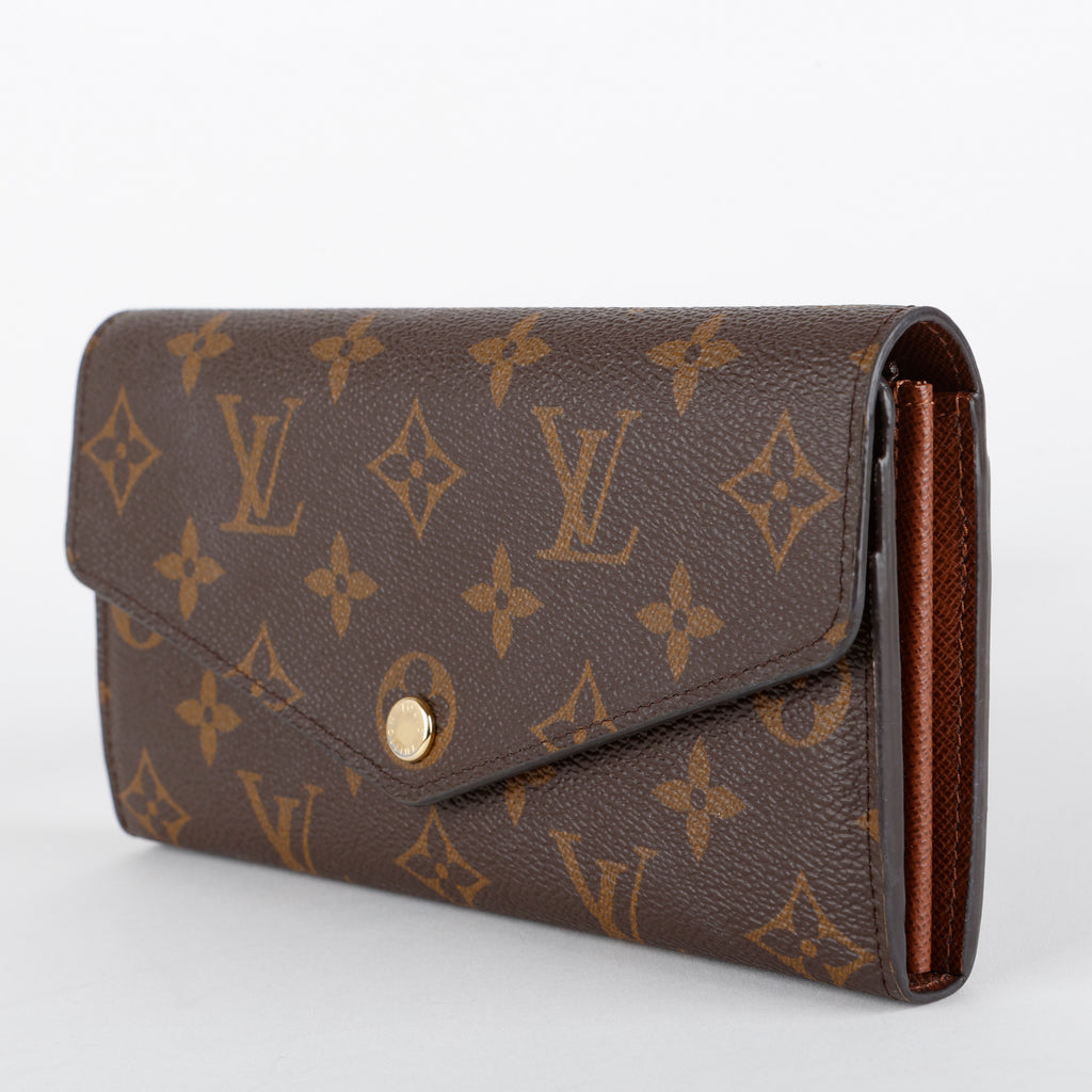 Sarah Wallet, Monogram