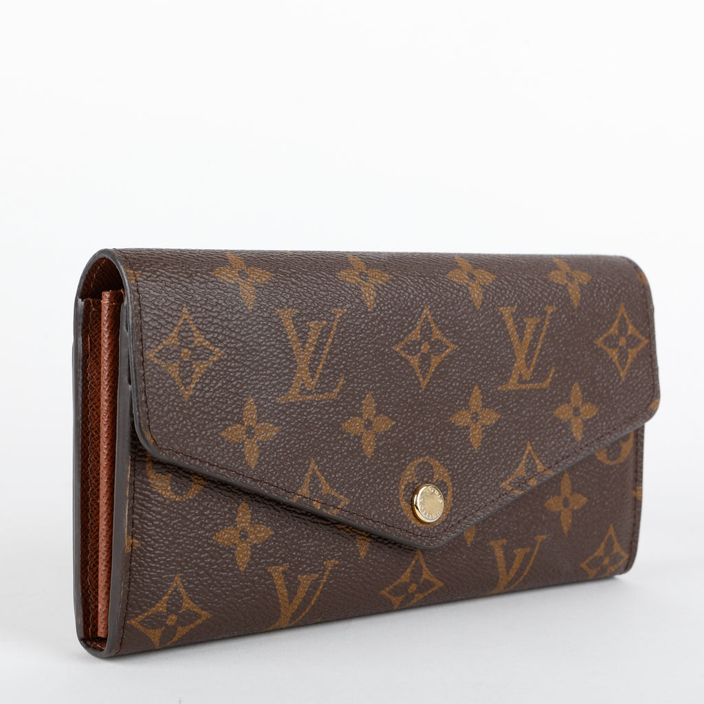 Sarah Wallet, Monogram