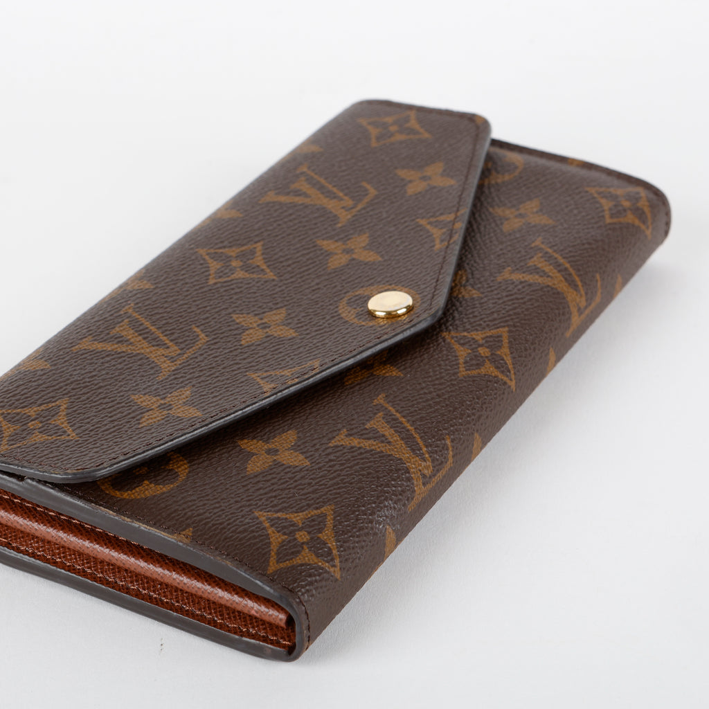 Sarah Wallet, Monogram