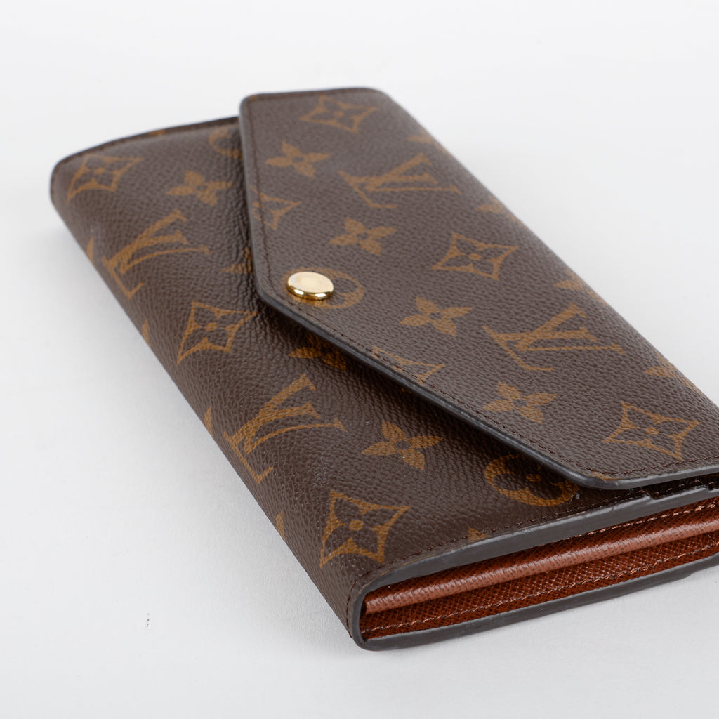 Sarah Wallet, Monogram