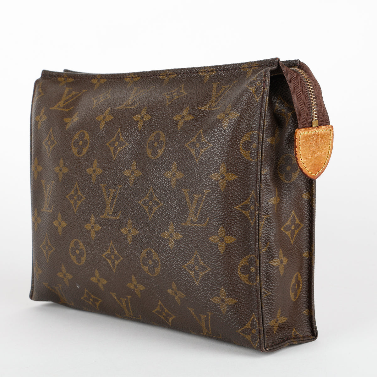 Toiletry 26, Monogram