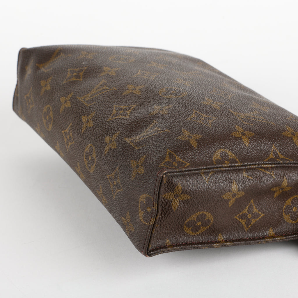 Toiletry 26, Monogram