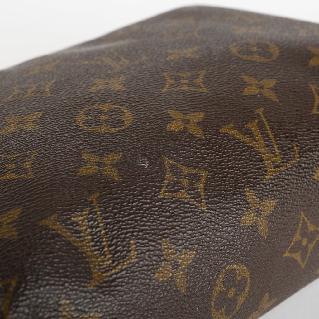 Toiletry 26, Monogram