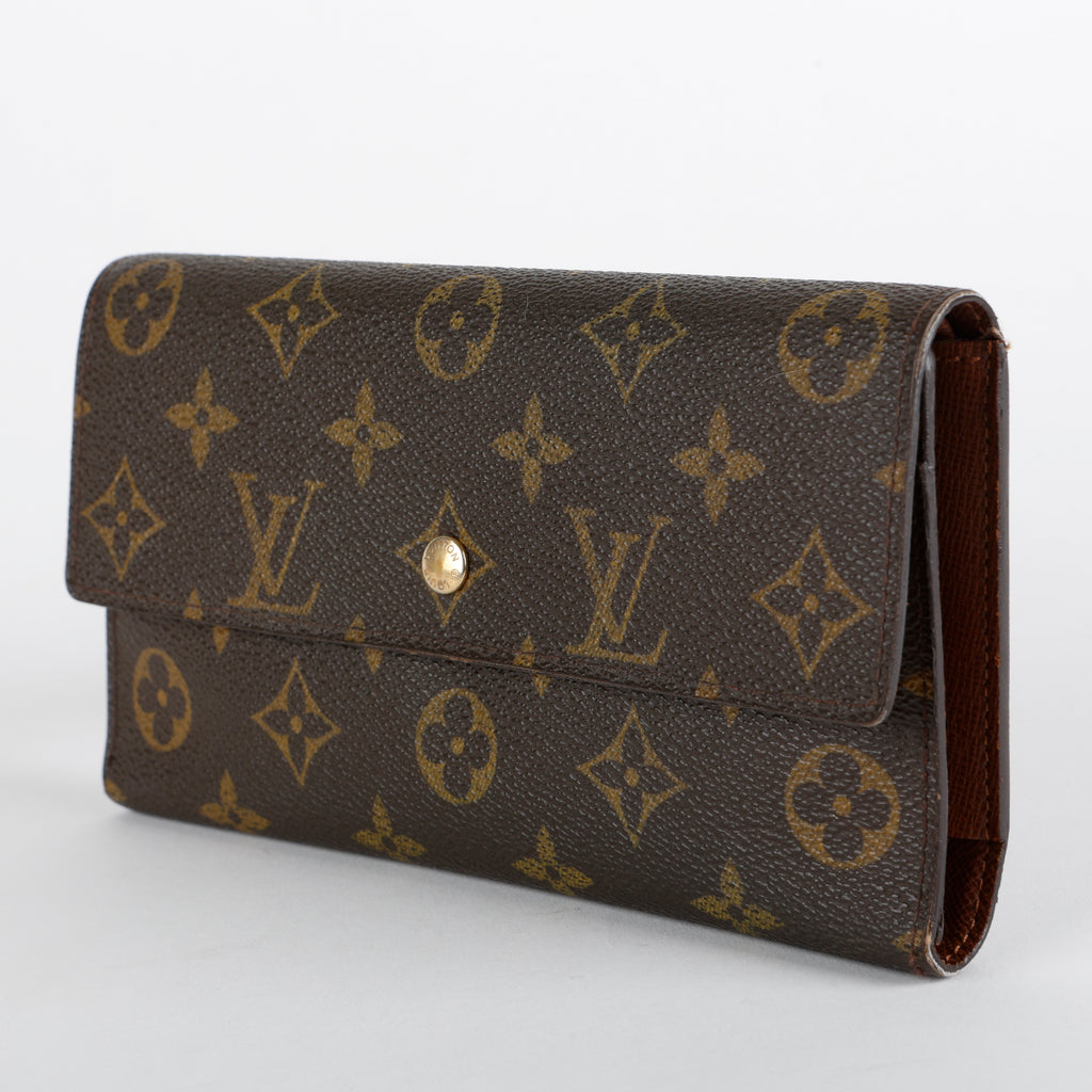 Sarah Wallet, Monogram