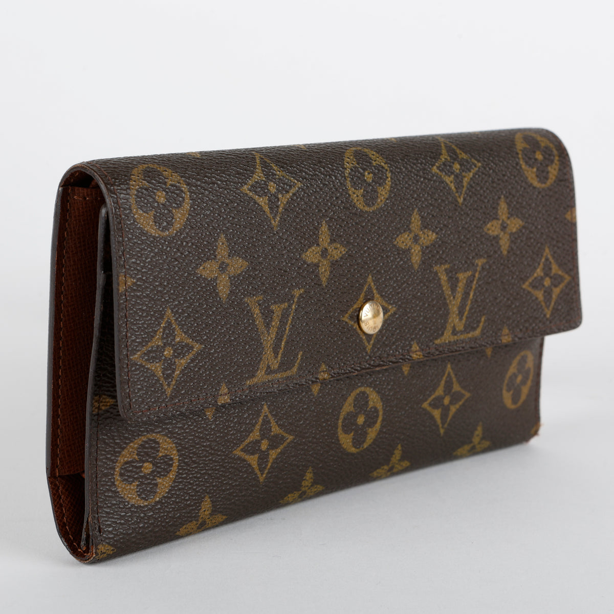 Sarah Wallet, Monogram