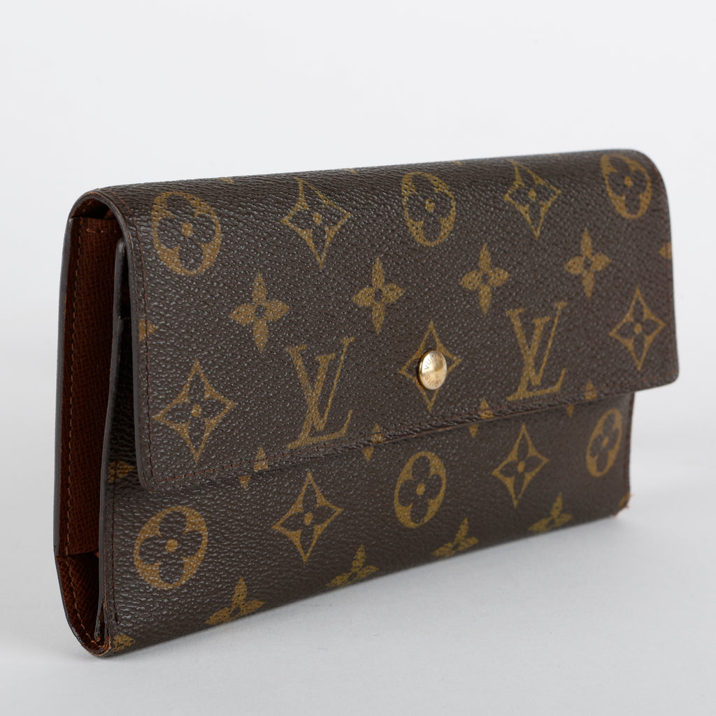 Sarah Wallet, Monogram