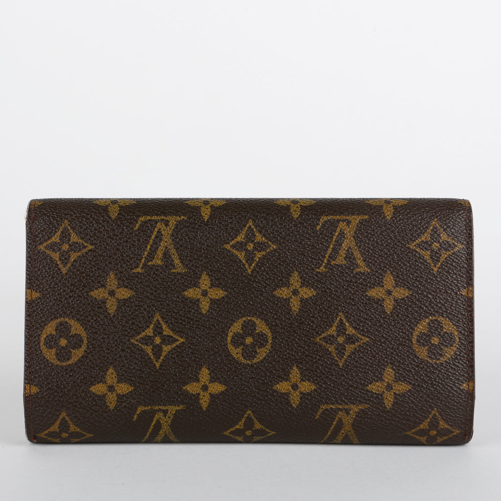 Sarah Wallet, Monogram