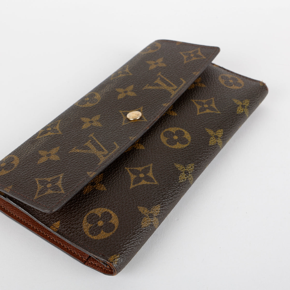Sarah Wallet, Monogram