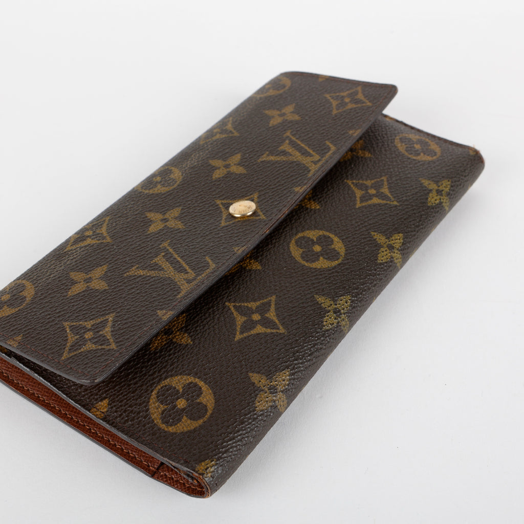 Sarah Wallet, Monogram