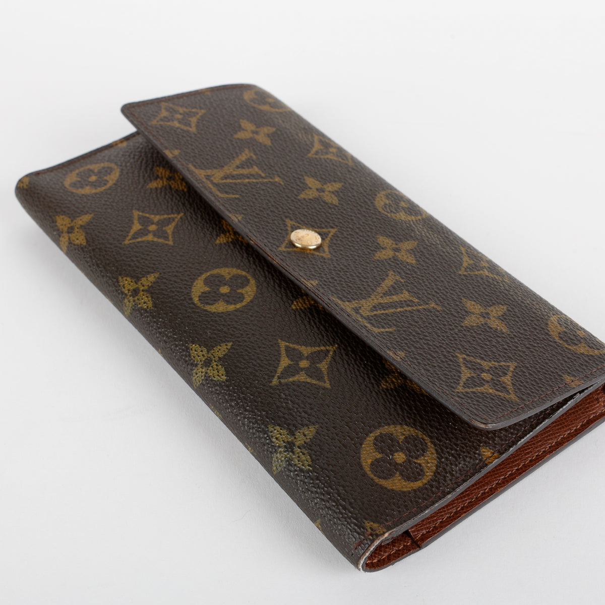 Sarah Wallet, Monogram